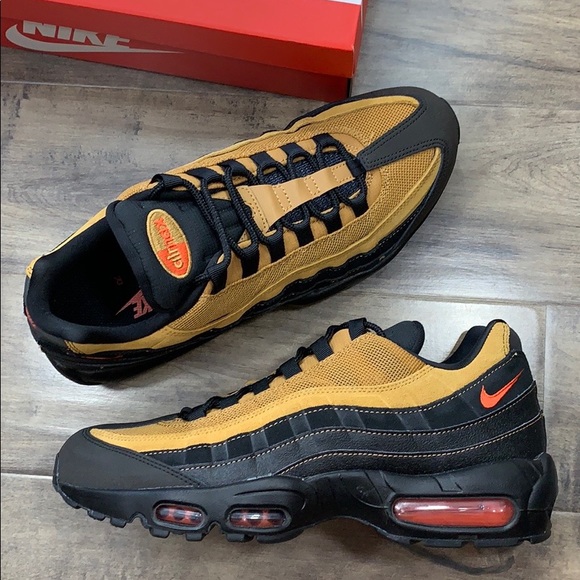 NIKE AIR MAX 95 ESSENTIAL men’s running shoes - Picture 7 of 16